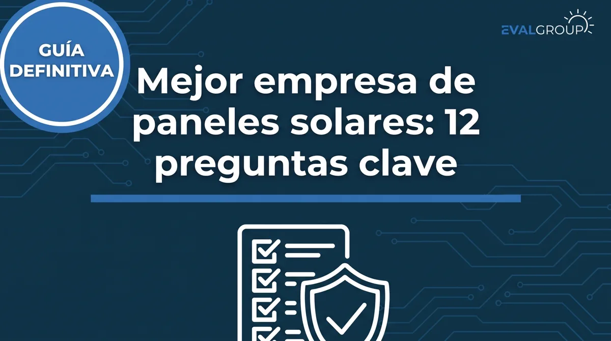 Ingeniero de empresa instaladora de paneles solares inspeccionando instalación residencial en Colombia